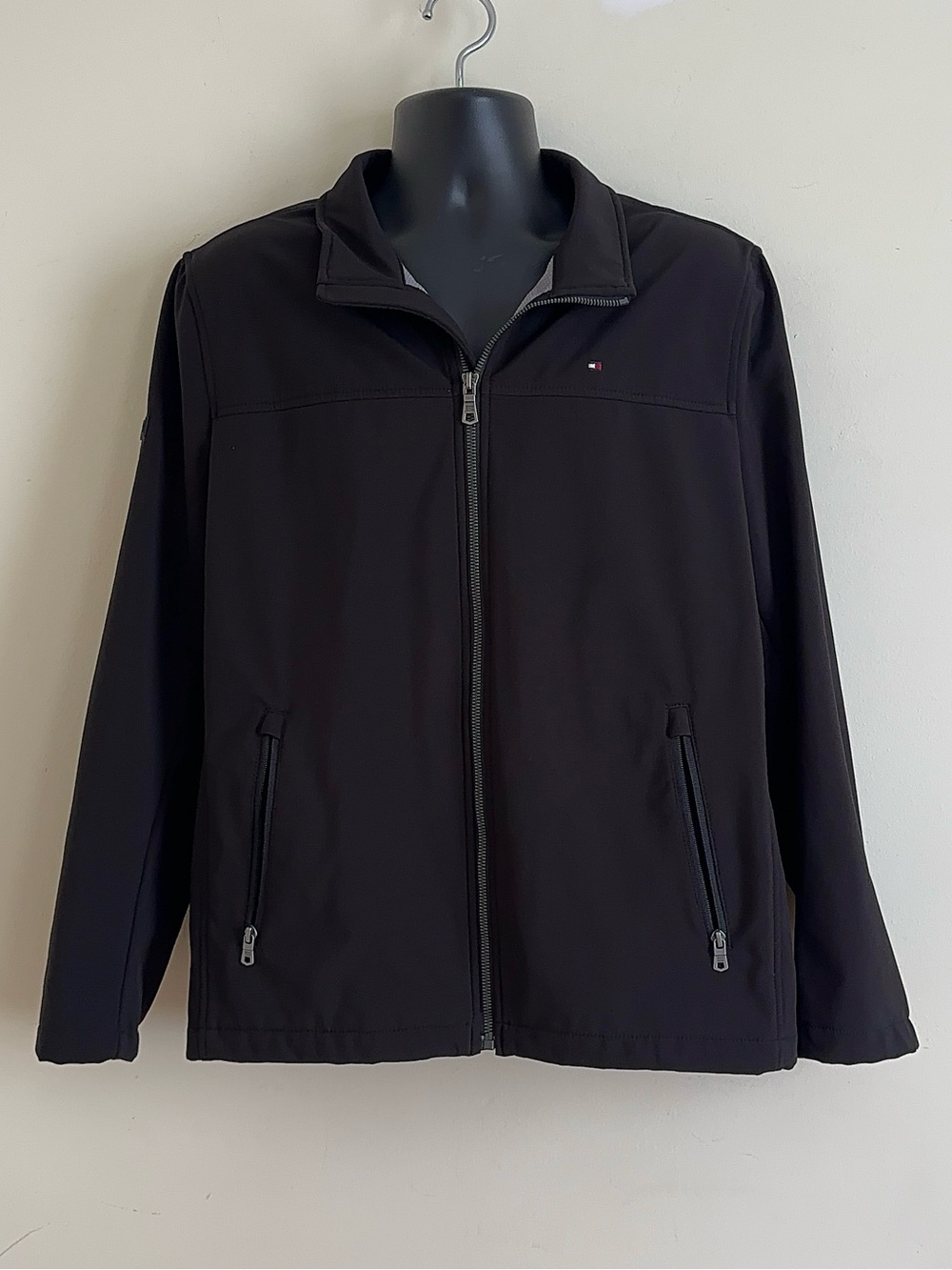 Tommy Hilfiger Men’s Water Resistant Breathable Softshell Jacket Black Large